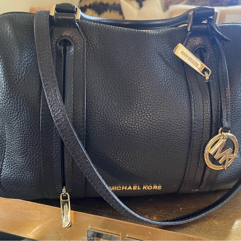 Michael Kors Black Leather Bag. EUC. Will come with new mK scarf